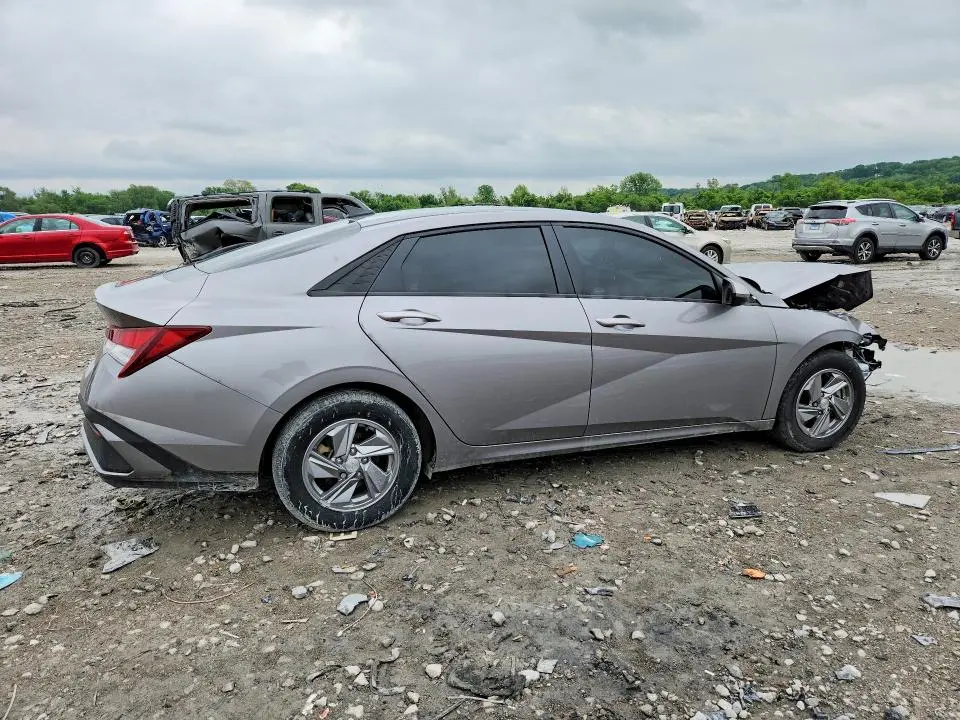 2024 HYUNDAI ELANTRA SE  