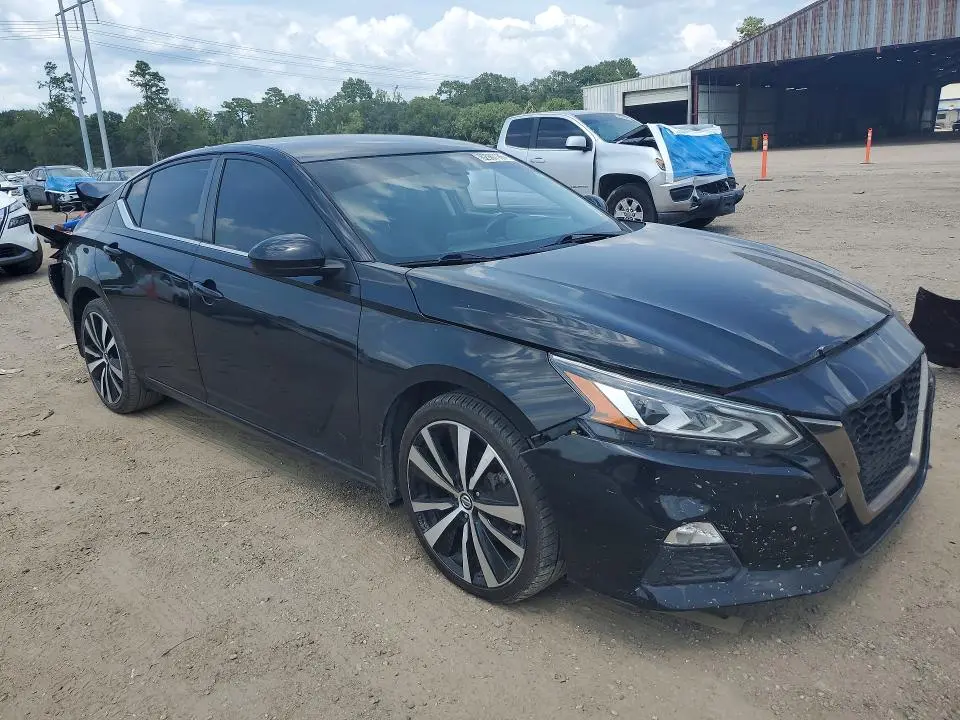 2022 NISSAN ALTIMA SR  