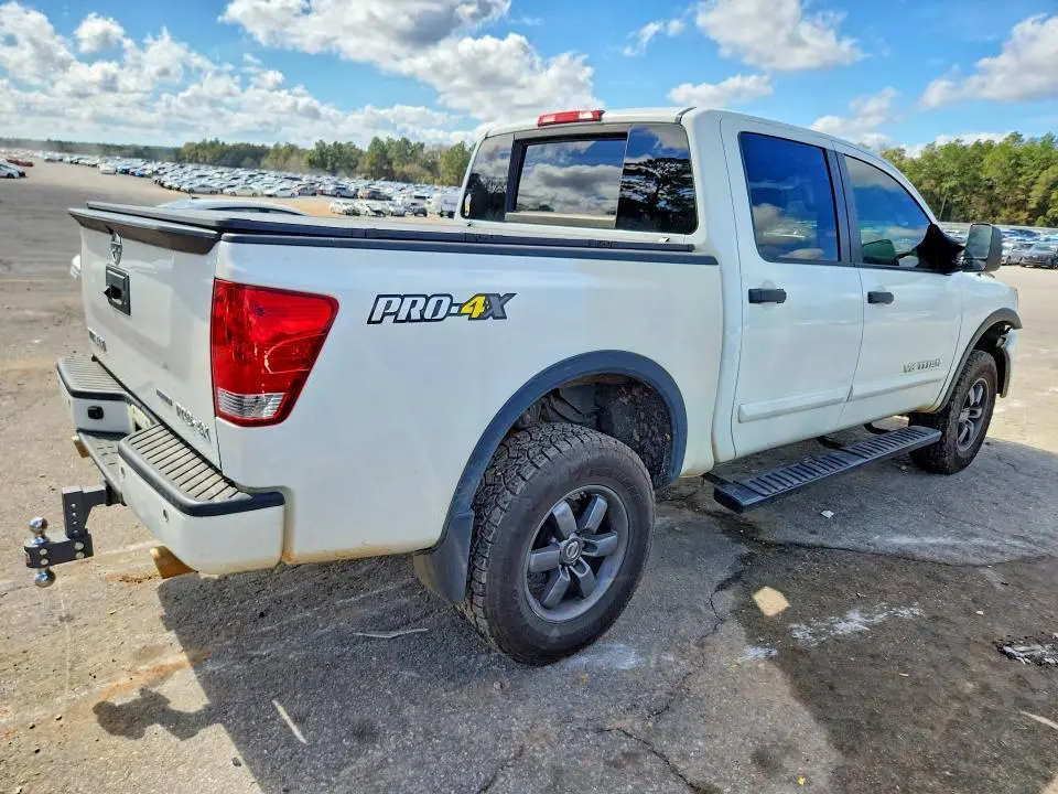 2015 NISSAN TITAN S  