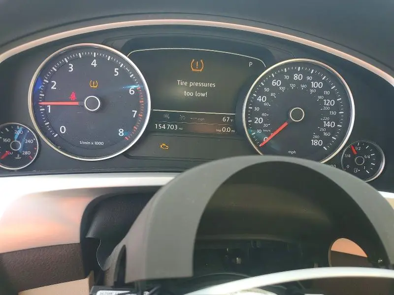 2015 VOLKSWAGEN TOUAREG V6  