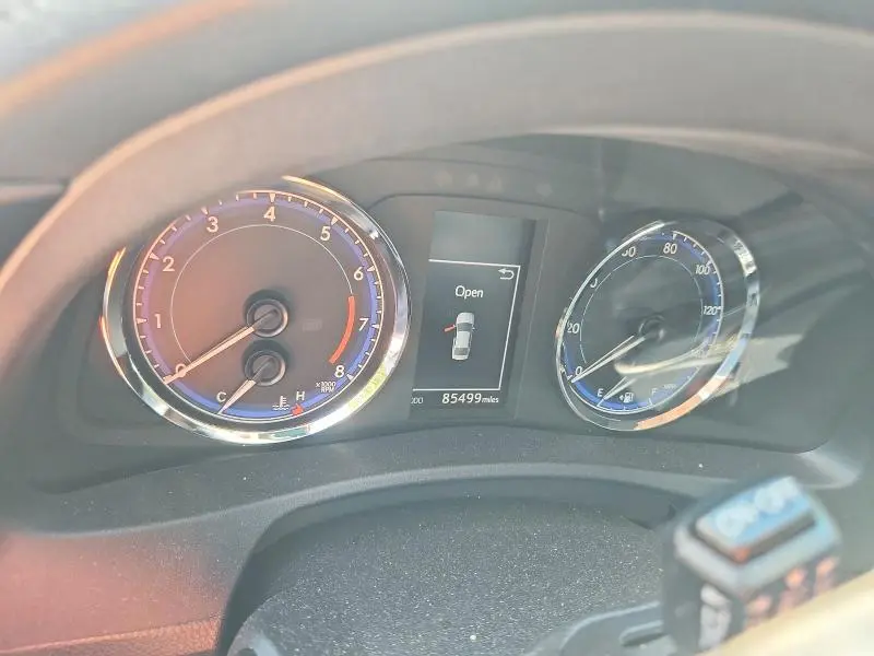 2018 TOYOTA COROLLA SE  