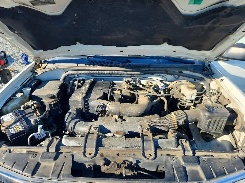 2013 NISSAN FRONTIER S  