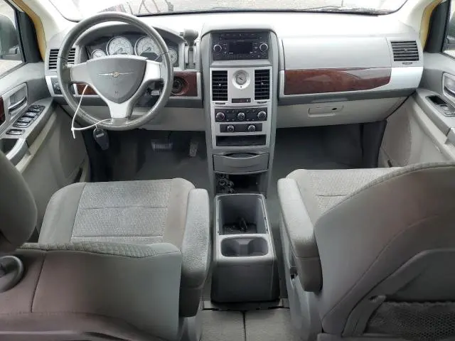 2010 CHRYSLER TOWN & COUNTRY TOURING  