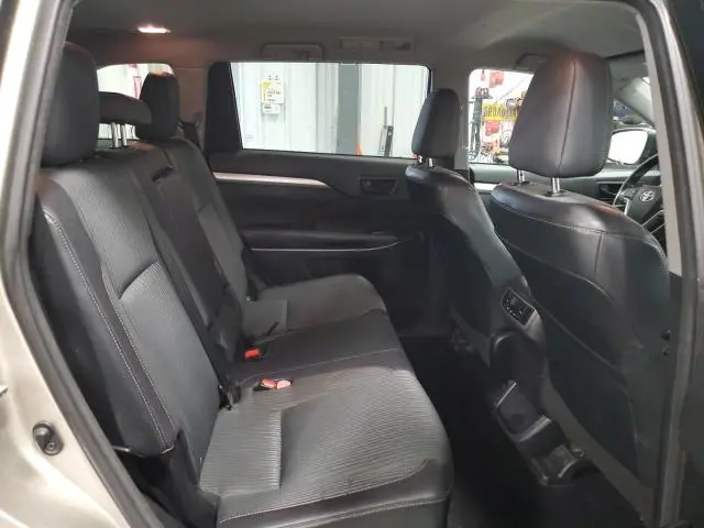 2015 TOYOTA HIGHLANDER LE  