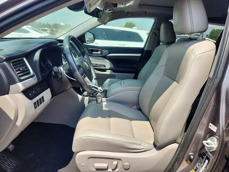 2019 TOYOTA HIGHLANDER XLE  