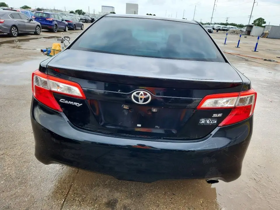 2014 TOYOTA CAMRY SE  