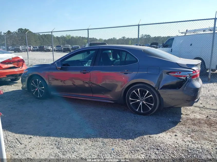 2018 TOYOTA CAMRY SE