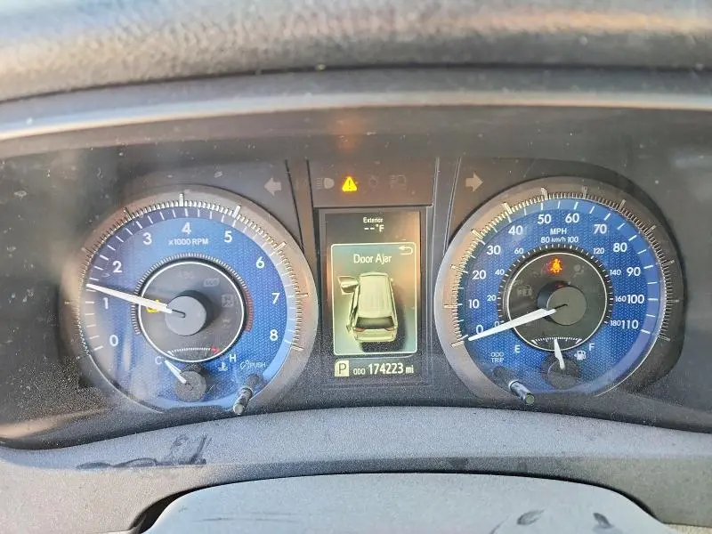 2016 TOYOTA SIENNA XLE  