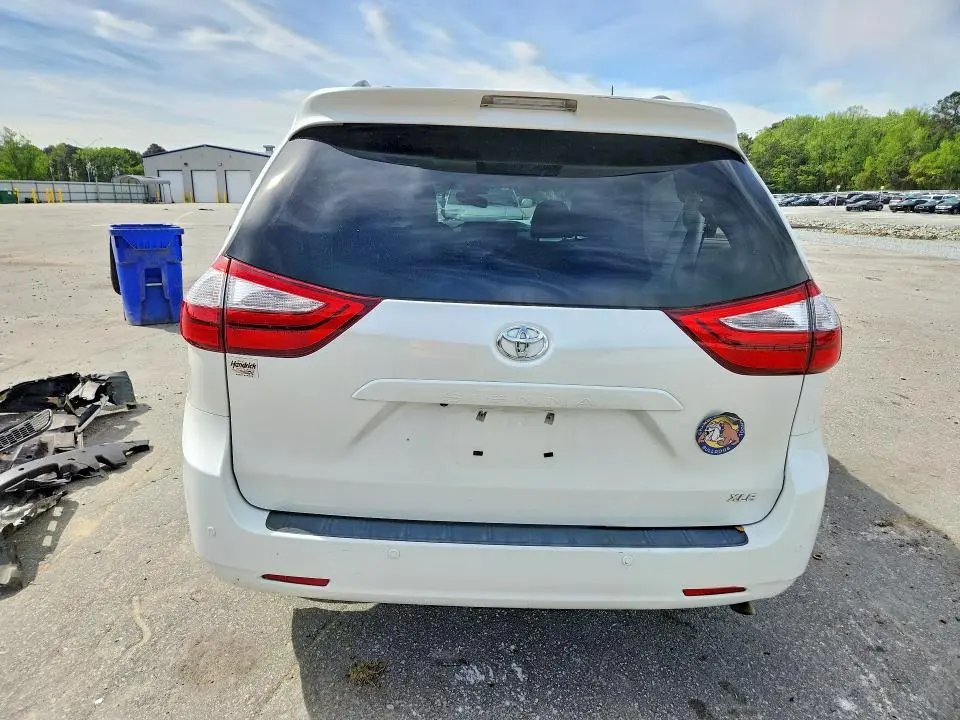 2015 TOYOTA SIENNA XLE PREMIUM 8-PASSENGER  