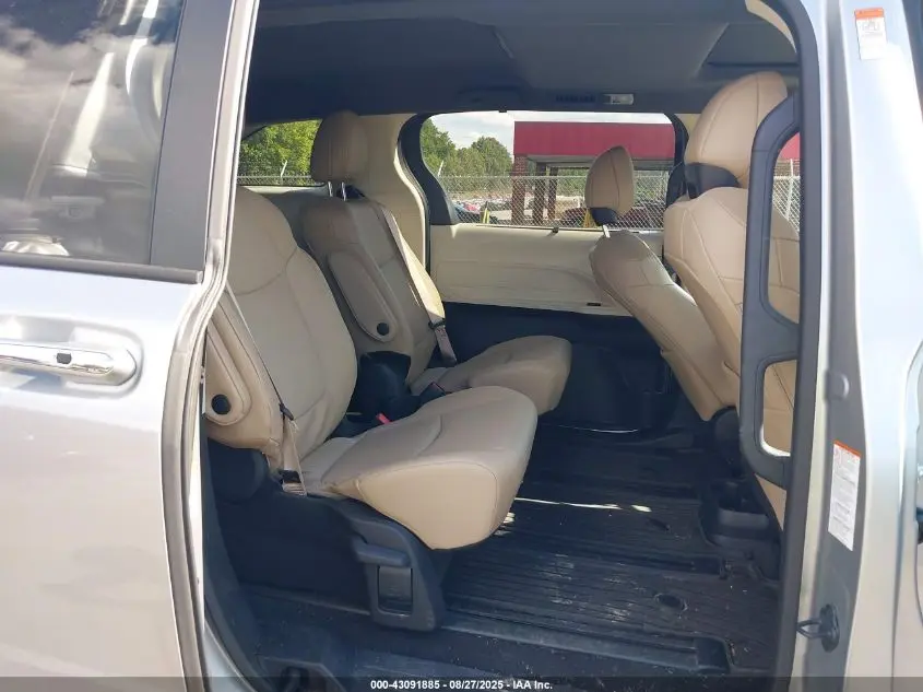 2023 TOYOTA SIENNA XLE