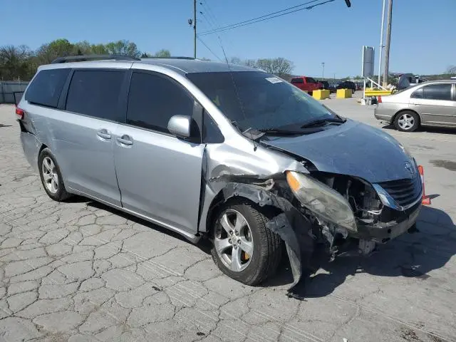 2013 TOYOTA SIENNA LE  
