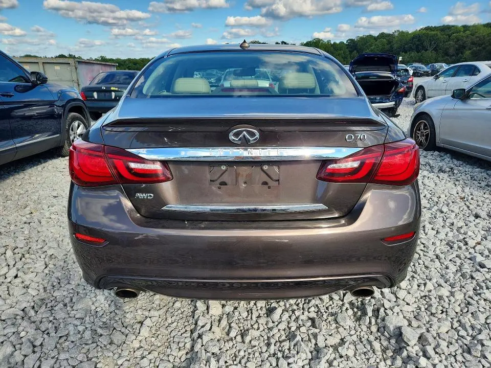 2018 INFINITI Q70 3.7 LUXE  