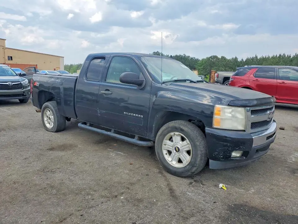 2011 CHEVROLET SILVERADO K1500 LT  