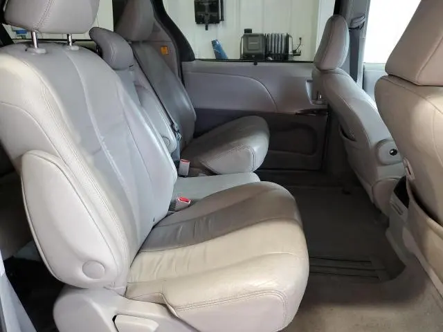 2011 TOYOTA SIENNA XLE  