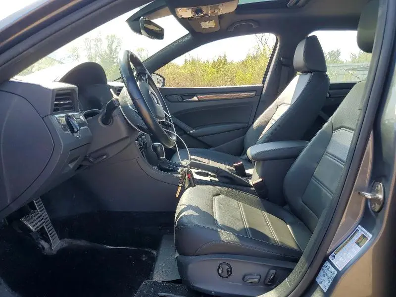 2021 VOLKSWAGEN PASSAT   