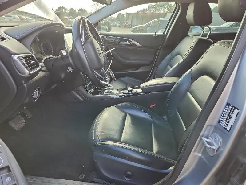 2017 INFINITI QX30 BASE  