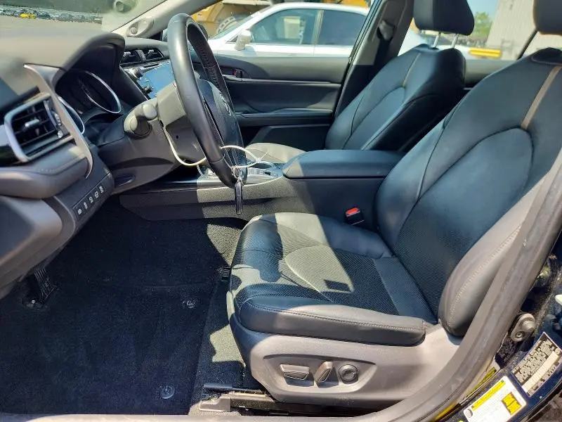 2020 TOYOTA CAMRY XLE  