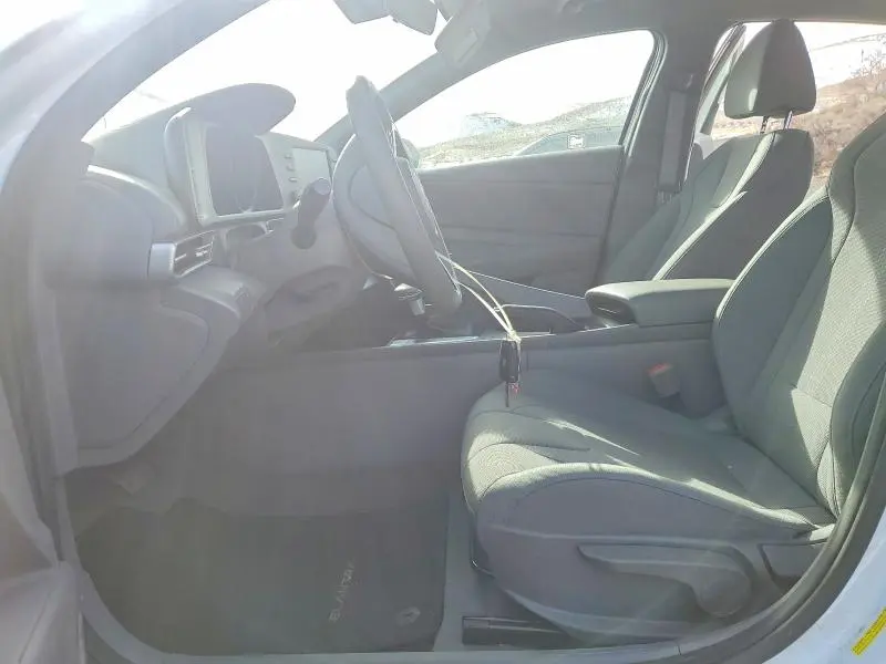 2021 HYUNDAI ELANTRA SE  
