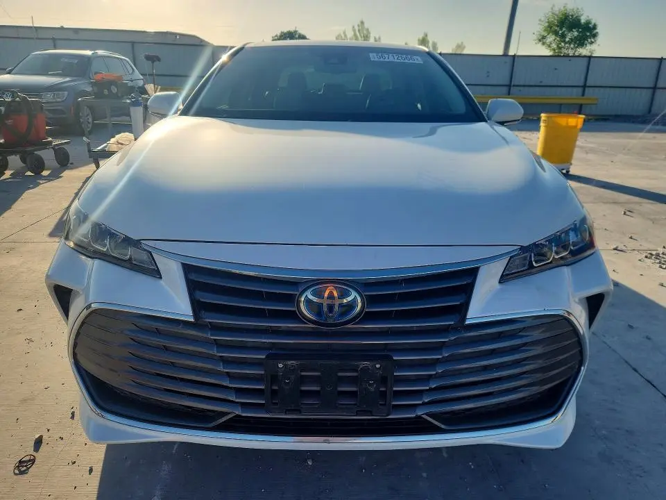 2021 TOYOTA AVALON XLE  