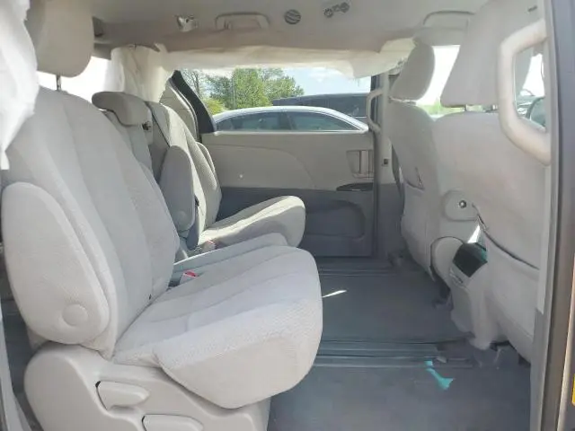 2011 TOYOTA SIENNA LE  