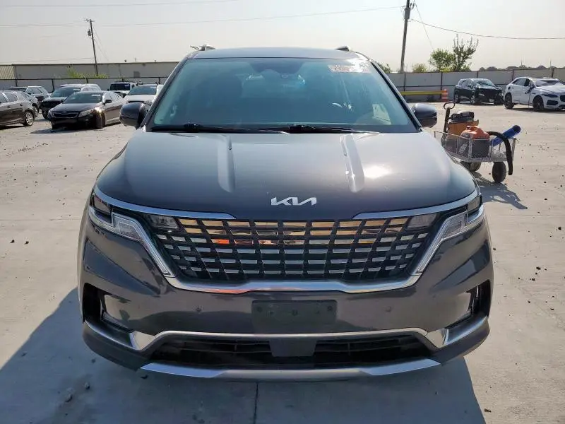 2023 KIA CARNIVAL SX  