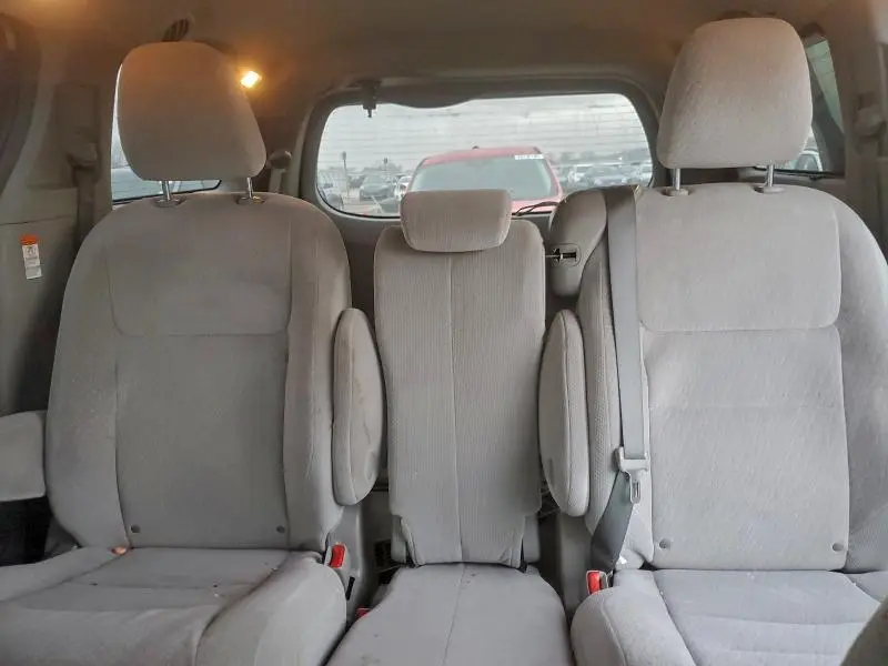 2015 TOYOTA SIENNA LE  