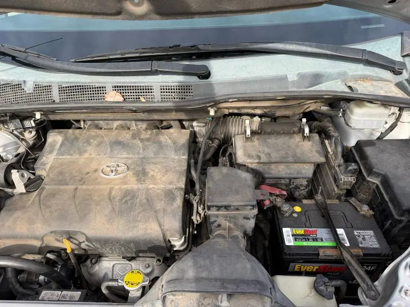 2011 TOYOTA SIENNA LE  