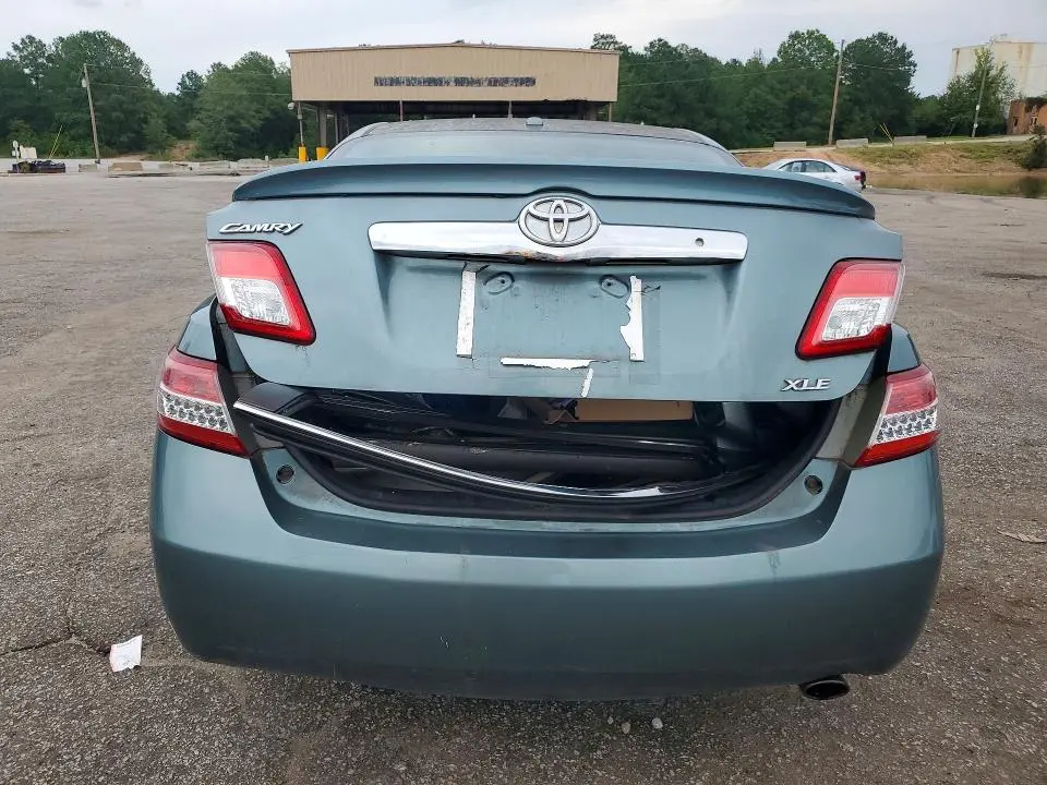 2011 TOYOTA CAMRY XLE  