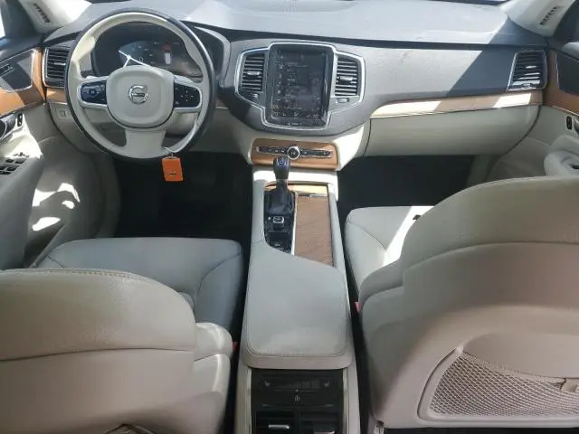 2022 VOLVO XC90 T6 MOMENTUM  
