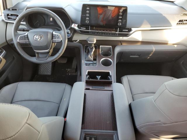 2022 TOYOTA SIENNA XLE