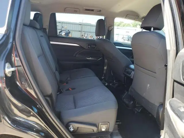 2019 TOYOTA HIGHLANDER LE  