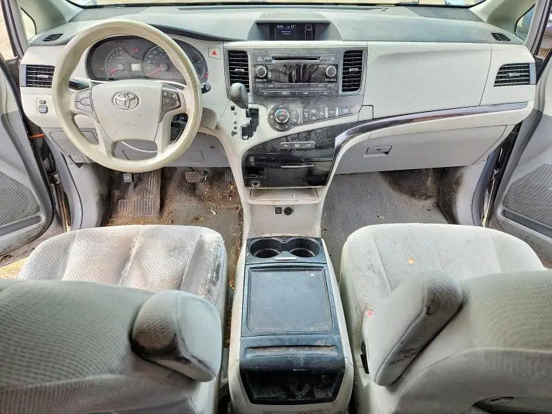 2013 TOYOTA SIENNA LE  