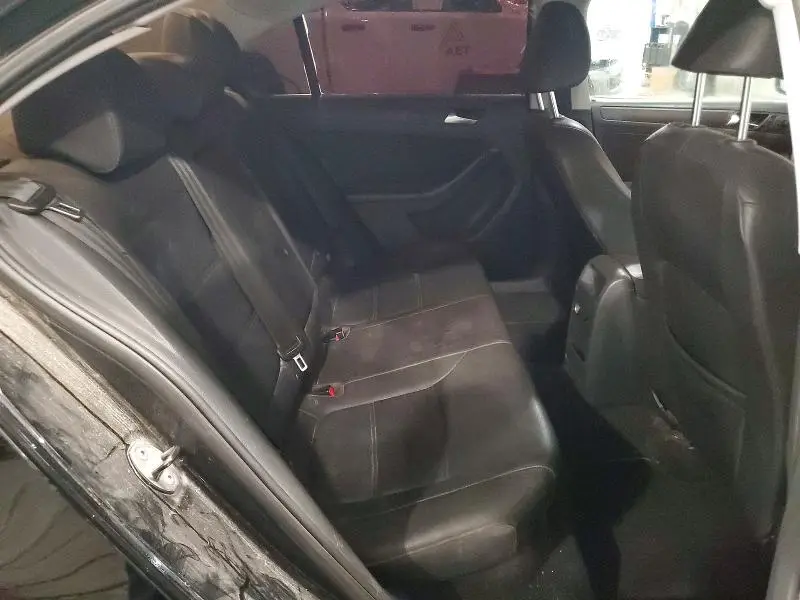 2012 VOLKSWAGEN JETTA SE  