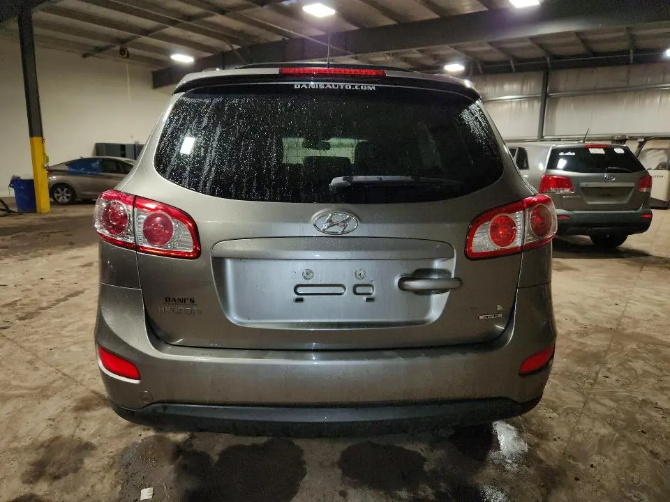 2011 HYUNDAI SANTA FE SE  