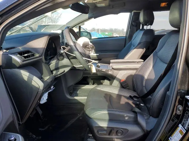 2023 TOYOTA SIENNA XSE  
