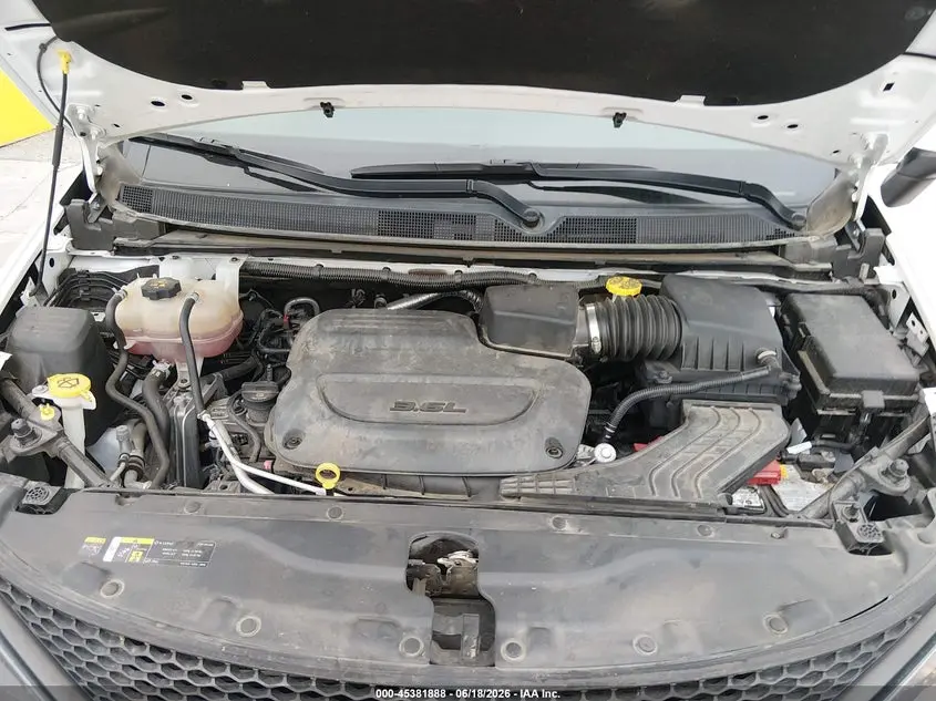 2022 CHRYSLER VOYAGER LX