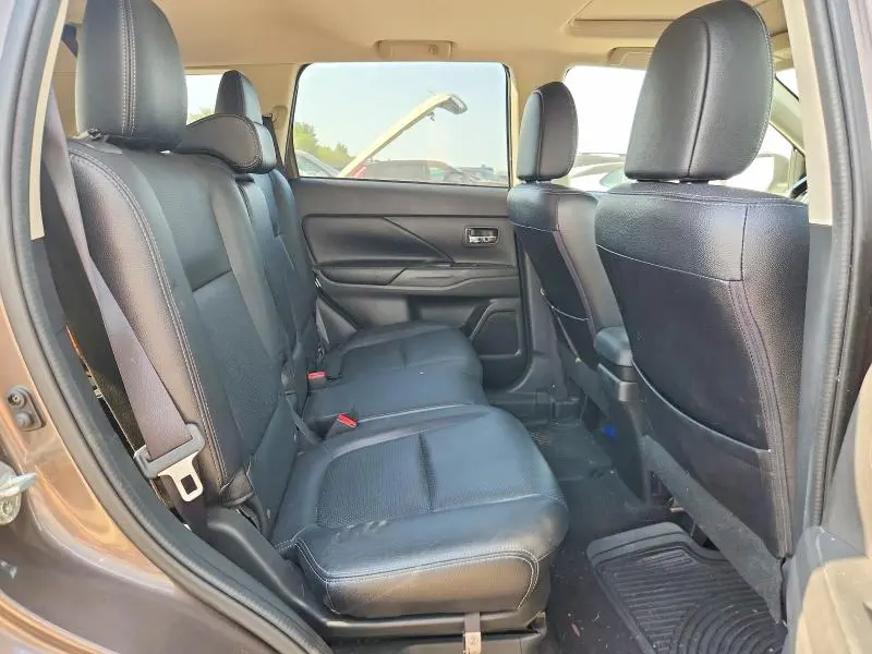 2016 MITSUBISHI OUTLANDER SE  