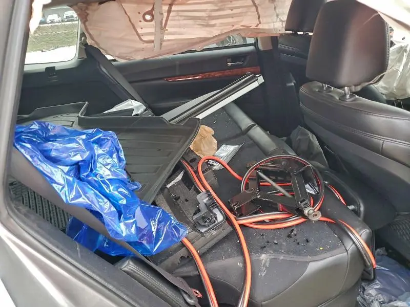 2010 SUBARU OUTBACK 3.6R LIMITED  