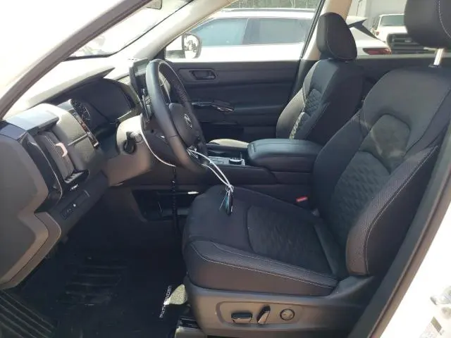 2024 NISSAN PATHFINDER SV  