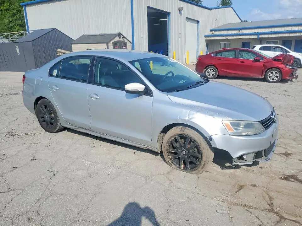 2011 VOLKSWAGEN JETTA SE  