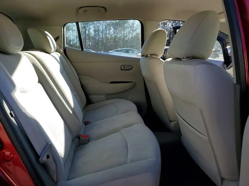 2015 NISSAN LEAF SV  