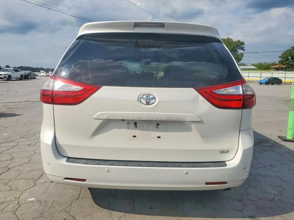 2017 TOYOTA SIENNA XLE PREMIUM 8-PASSENGER  
