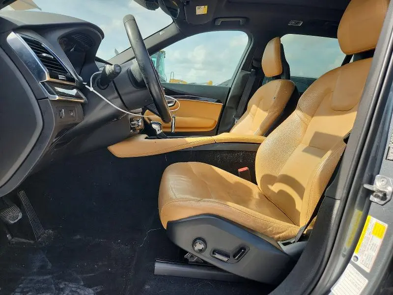 2018 VOLVO XC90 T6  