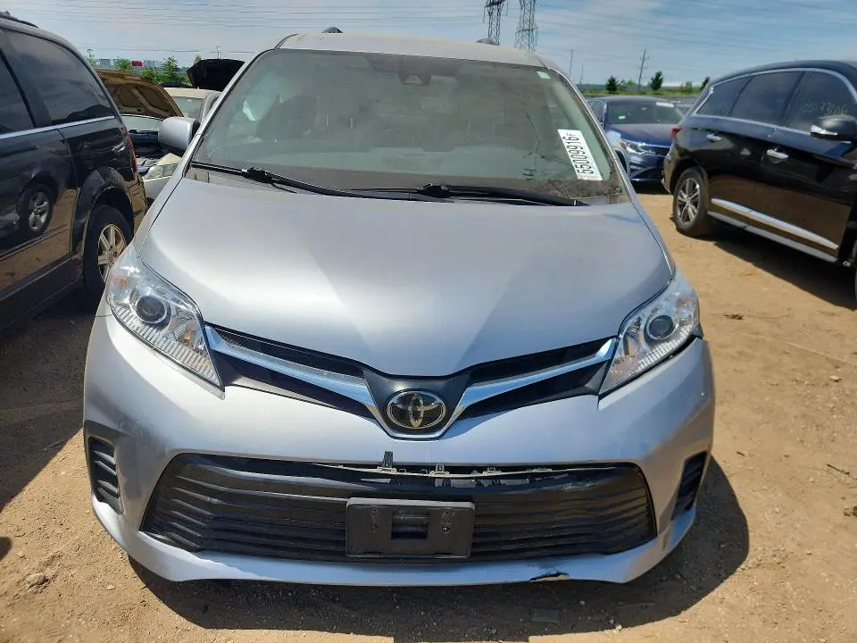 2018 TOYOTA SIENNA LE  