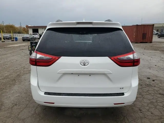 2020 TOYOTA SIENNA LE  