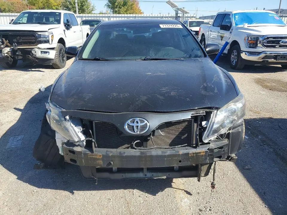 2011 TOYOTA CAMRY SE  