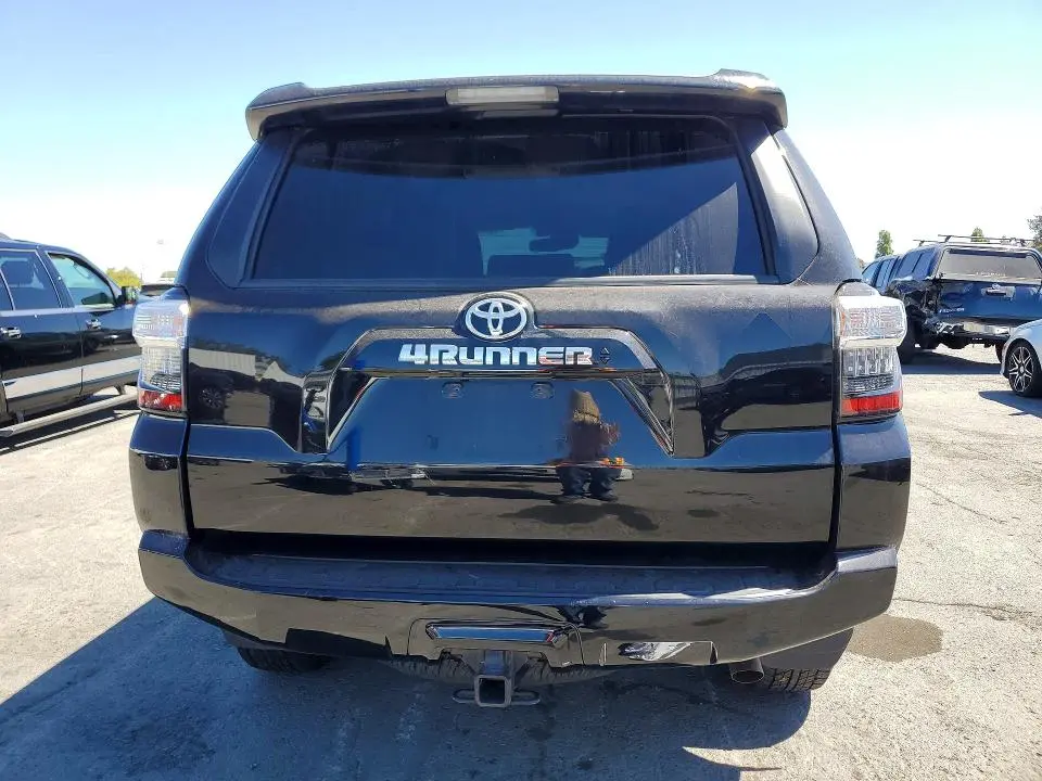 2023 TOYOTA 4RUNNER SR5  