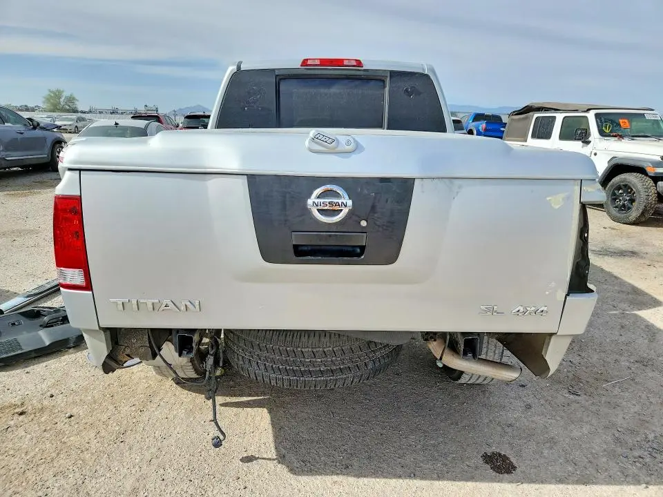 2011 NISSAN TITAN SV  
