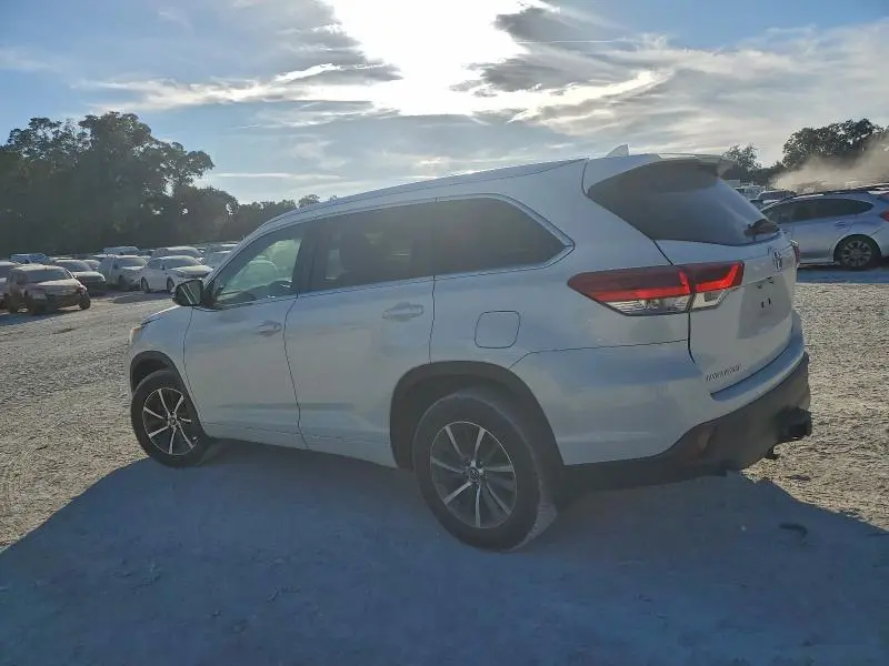 2018 TOYOTA HIGHLANDER SE  