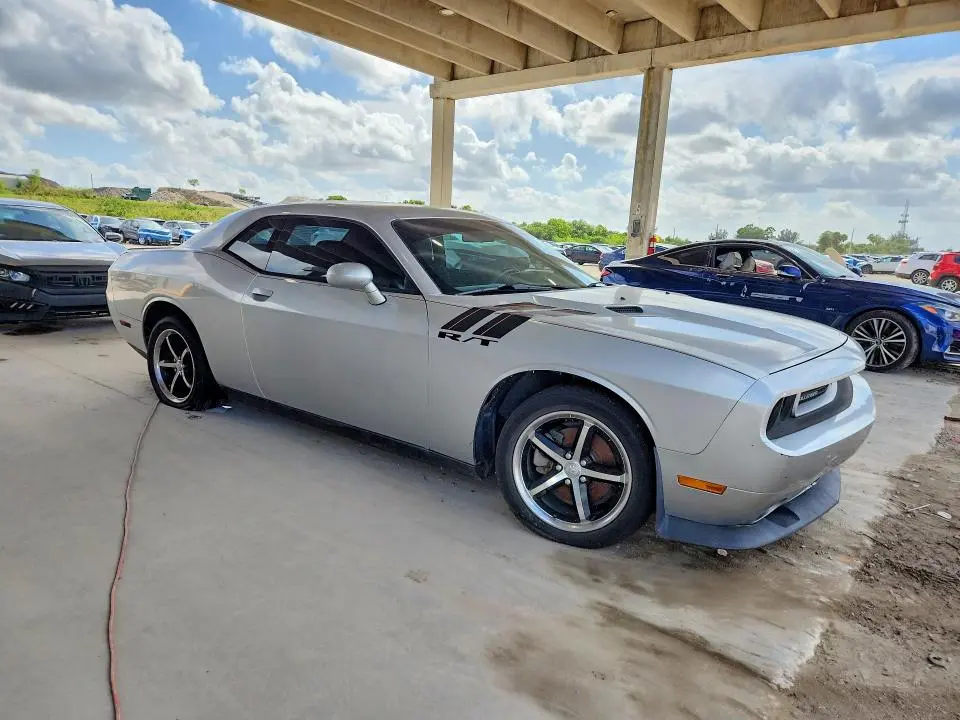 2012 DODGE CHALLENGER SXT  